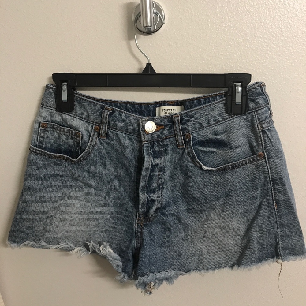 Cut off light wash denim shorts